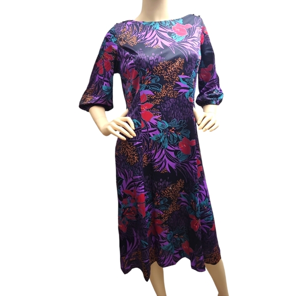 Ladies Dress - Picture 1 of 6